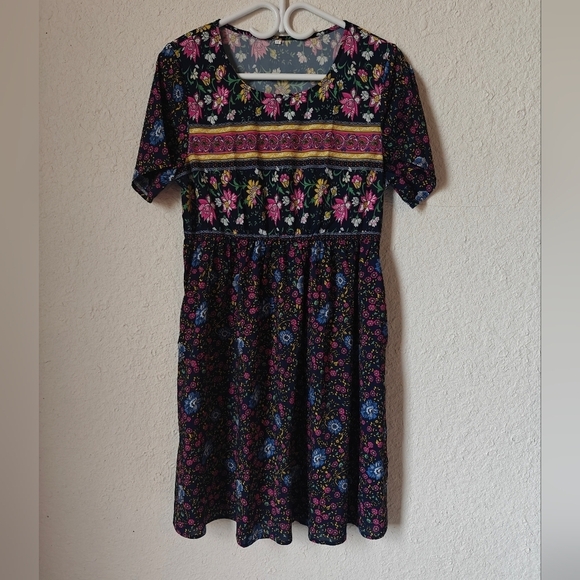 Dresses & Skirts - BNWOT Women's Short Sleeve Dress